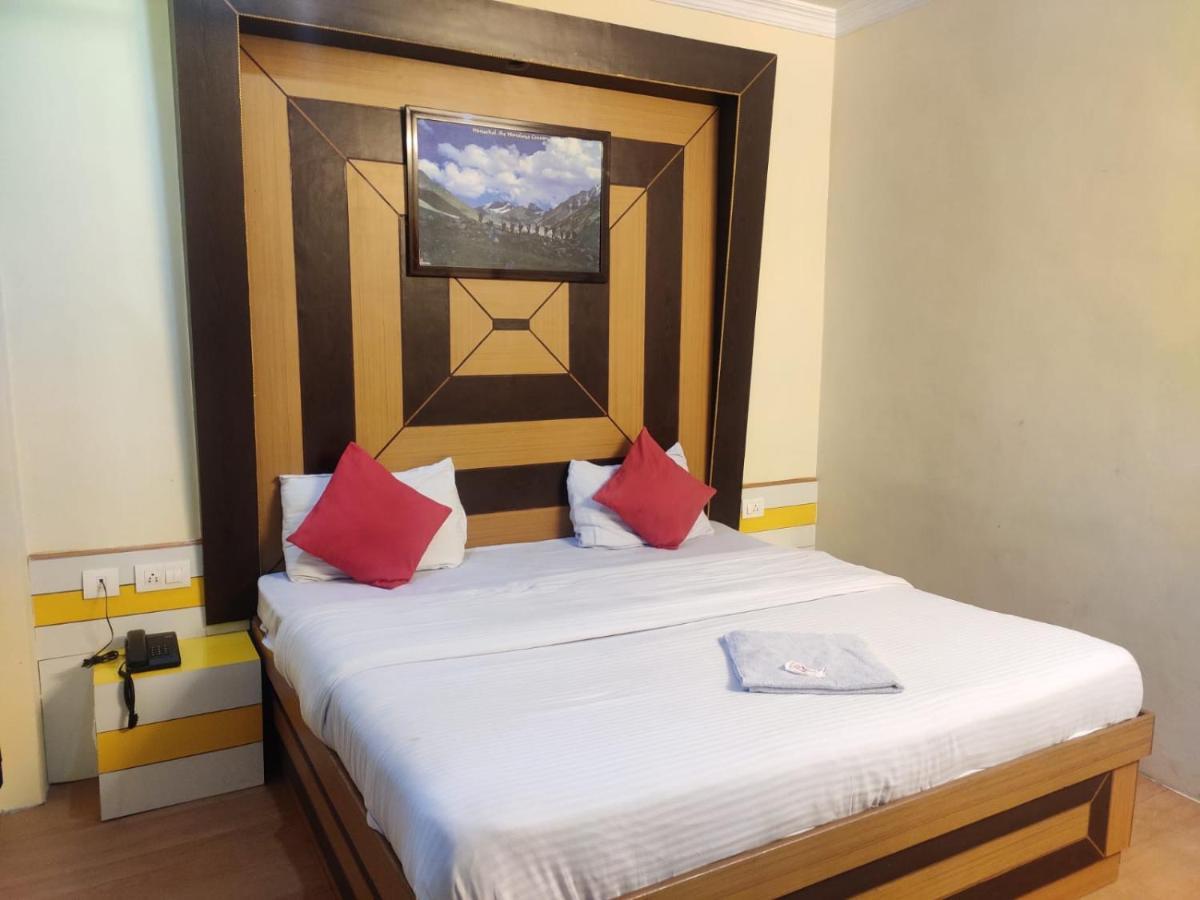 Hotel Amandeep Дхарамсала Екстериор снимка