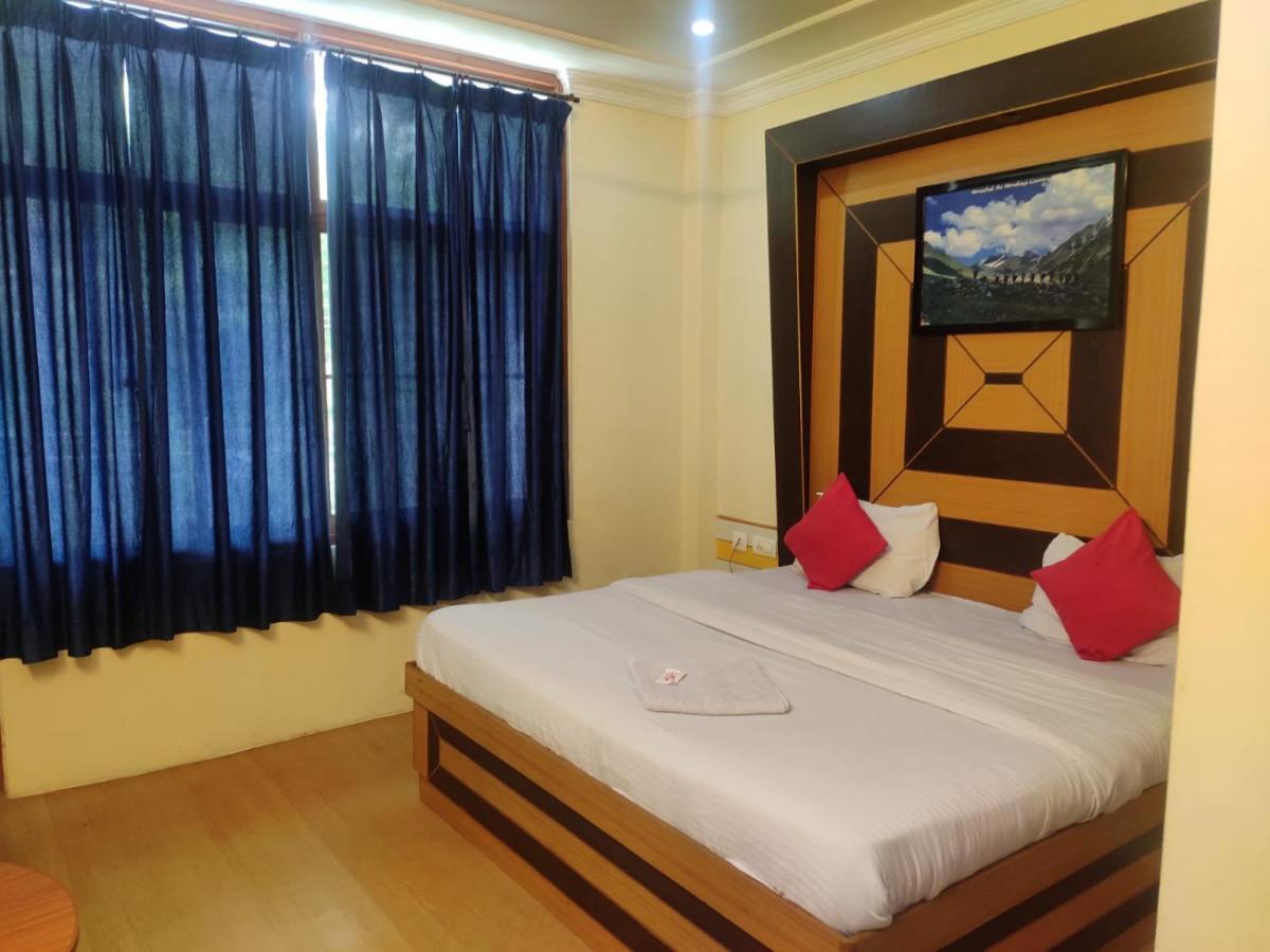 Hotel Amandeep Дхарамсала Екстериор снимка
