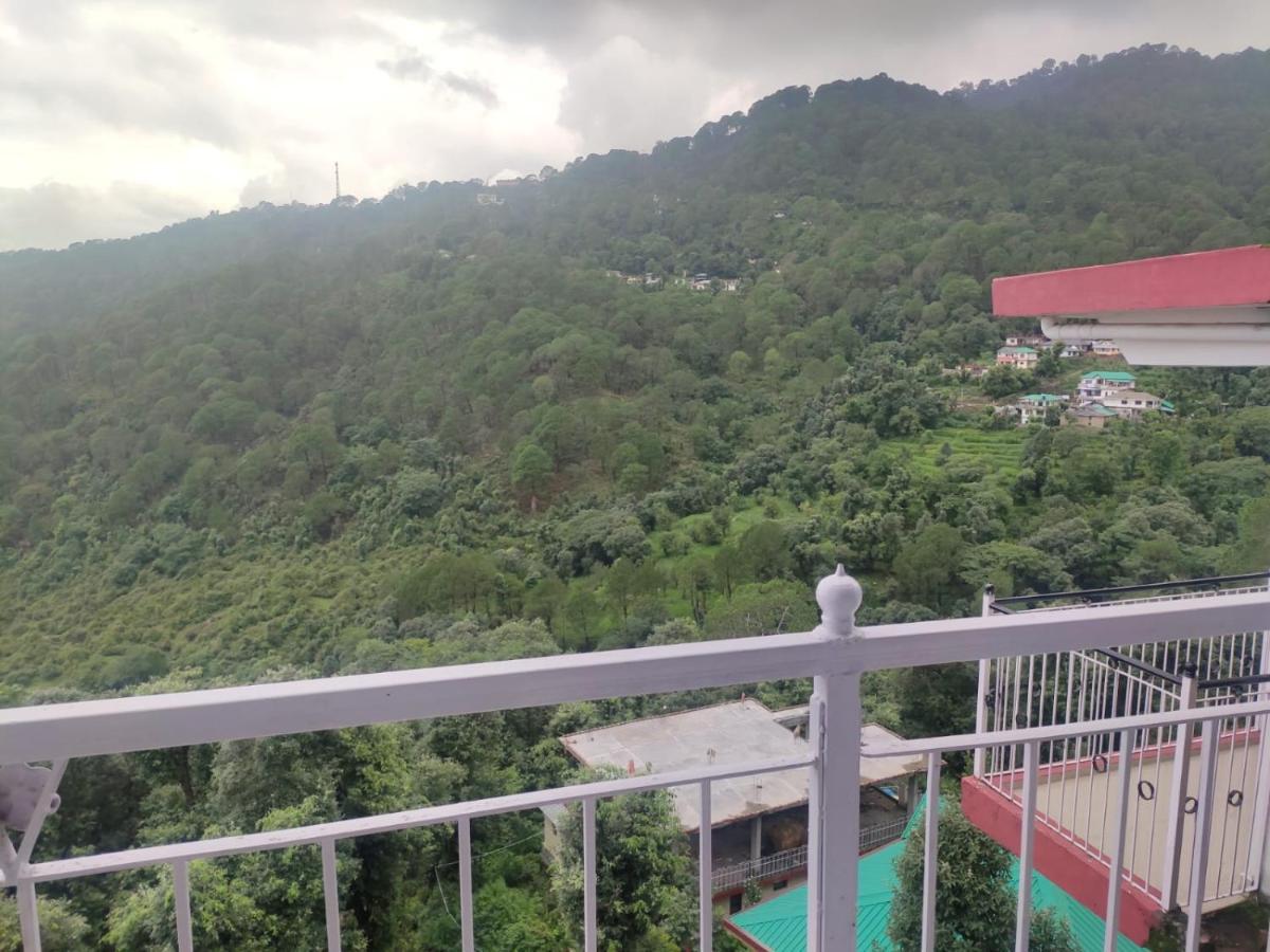 Hotel Amandeep Дхарамсала Екстериор снимка