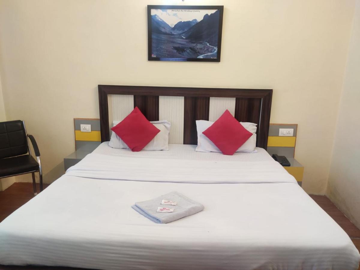 Hotel Amandeep Дхарамсала Екстериор снимка