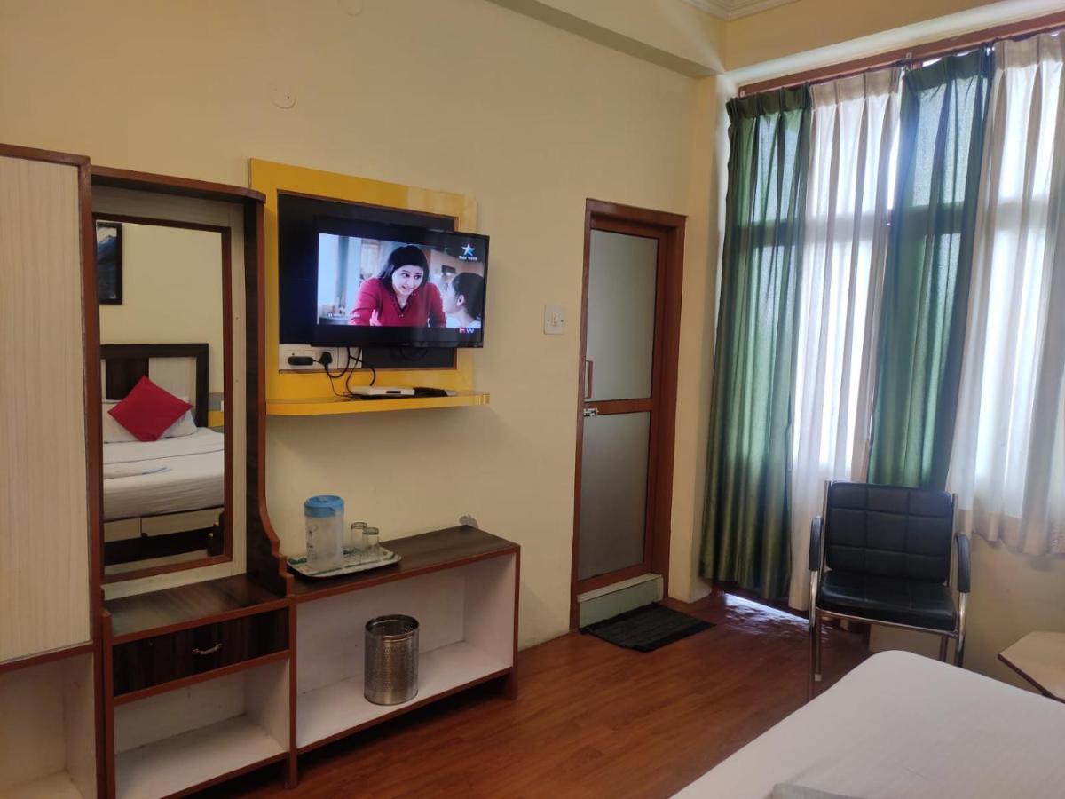 Hotel Amandeep Дхарамсала Екстериор снимка