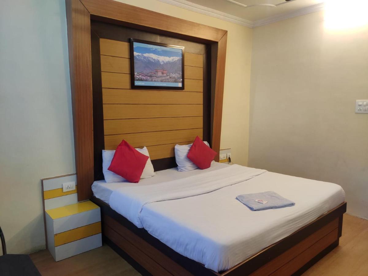 Hotel Amandeep Дхарамсала Екстериор снимка