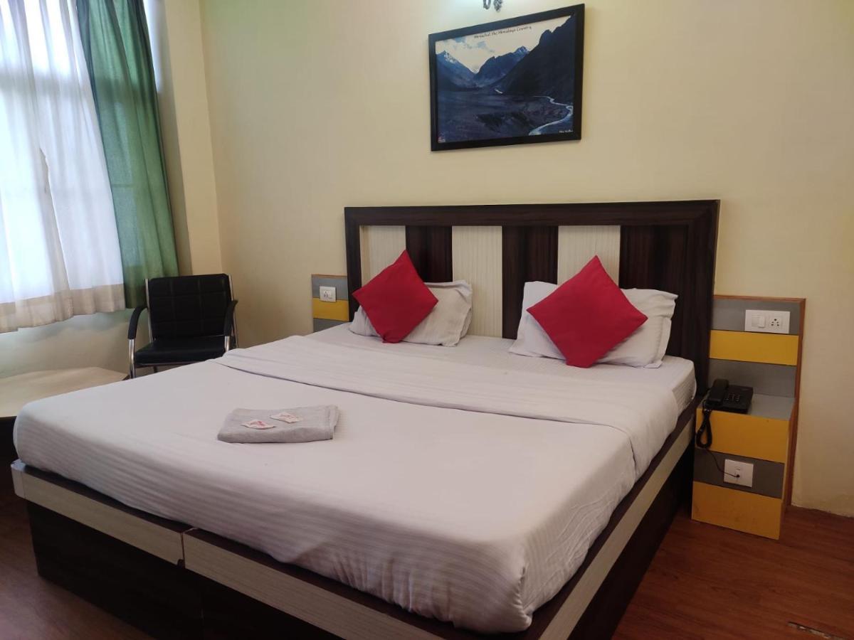 Hotel Amandeep Дхарамсала Екстериор снимка