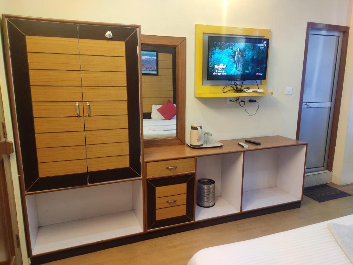 Hotel Amandeep Дхарамсала Екстериор снимка