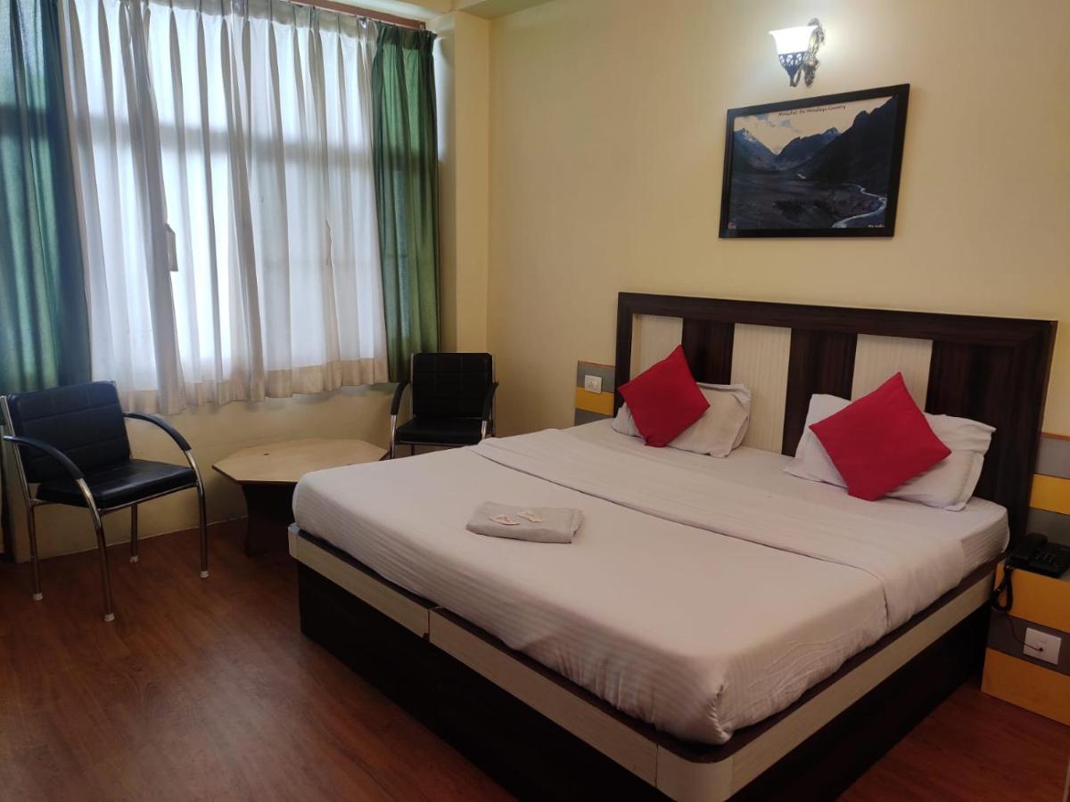 Hotel Amandeep Дхарамсала Екстериор снимка