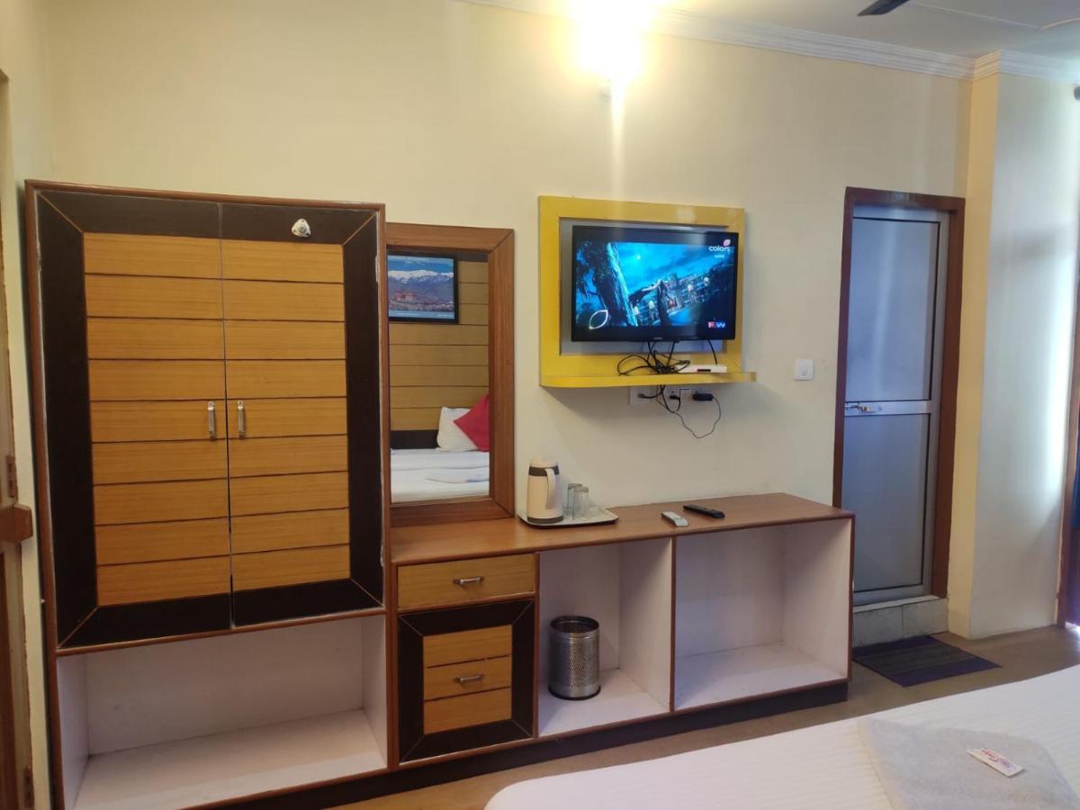 Hotel Amandeep Дхарамсала Екстериор снимка