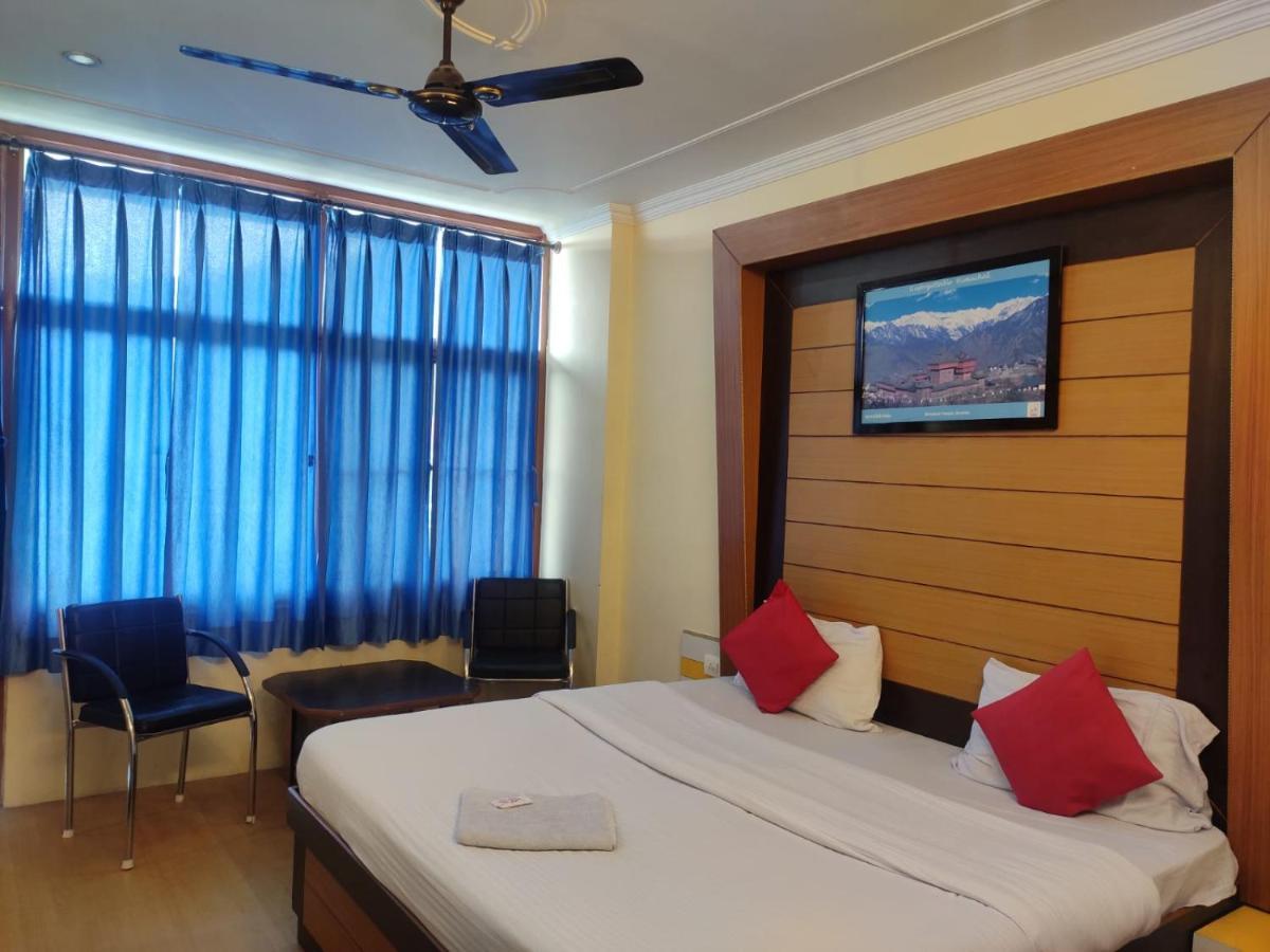 Hotel Amandeep Дхарамсала Екстериор снимка